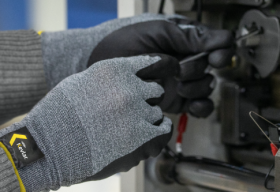 安全防護(hù)、成就速度——杜邦PPE在汽車(chē)制造業(yè)的應(yīng)用