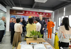 江海區(qū)人大黨組成員、人大副主任、區(qū)總工會(huì)主席等領(lǐng)導(dǎo)蒞臨纖科特(廣東)特種服裝有限公司調(diào)研、指導(dǎo)工作